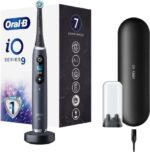 ⁦מברשת שיניים חשמלית נטענת - iO סדרה 9 מבית Oral B⁩ – תמונה ⁦3⁩